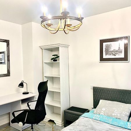 4-Room Jacuzzi Apartment Lviv Exteriör bild