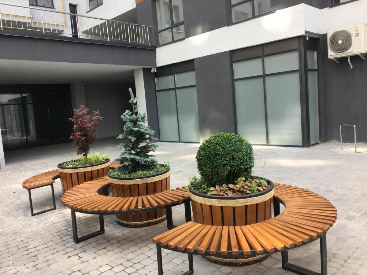 4-Room Jacuzzi Apartment Lviv Exteriör bild
