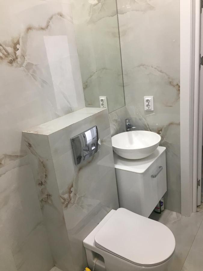 4-Room Jacuzzi Apartment Lviv Exteriör bild