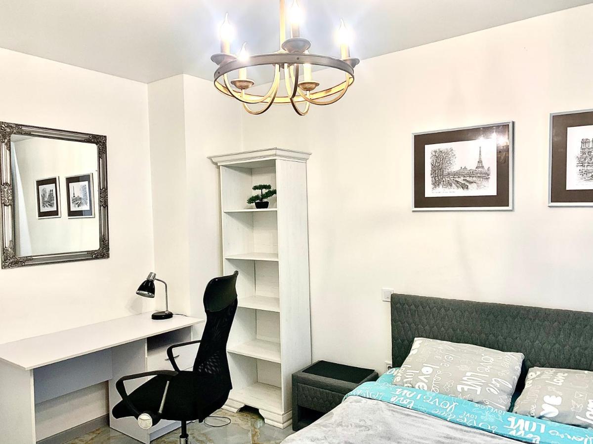 4-Room Jacuzzi Apartment Lviv Exteriör bild