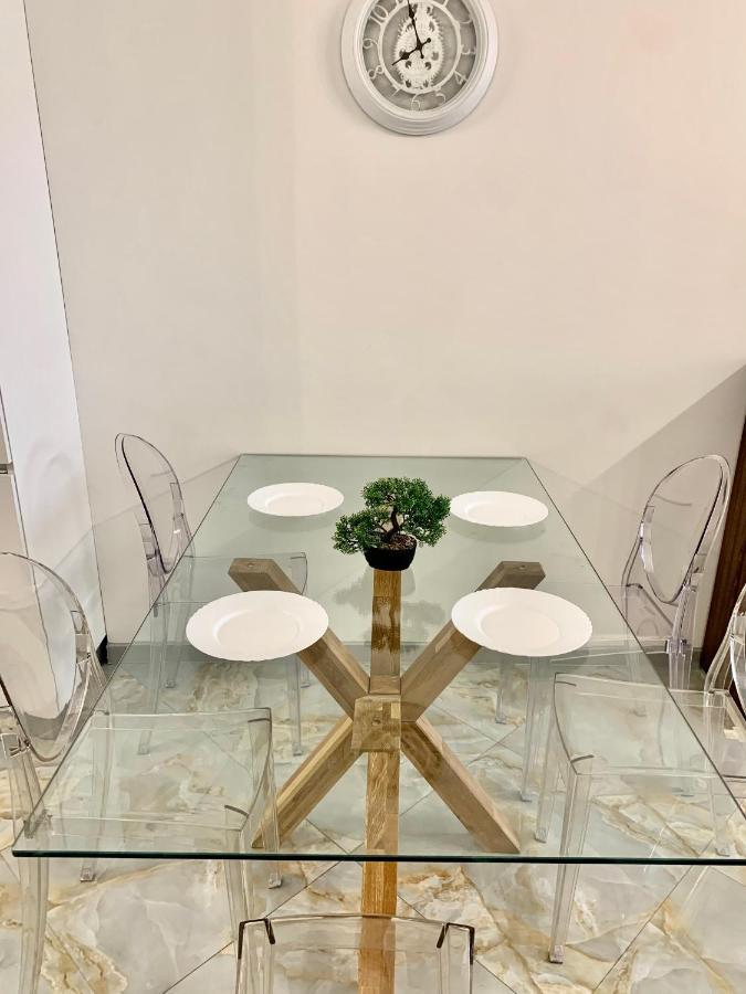 4-Room Jacuzzi Apartment Lviv Exteriör bild