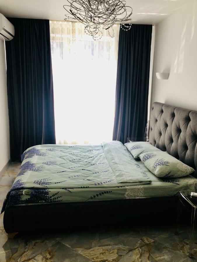 4-Room Jacuzzi Apartment Lviv Exteriör bild