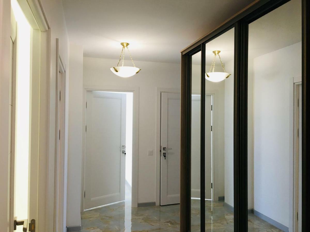4-Room Jacuzzi Apartment Lviv Exteriör bild