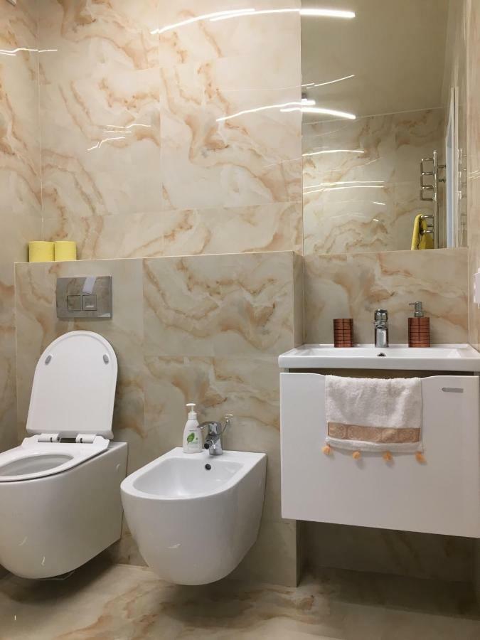 4-Room Jacuzzi Apartment Lviv Exteriör bild