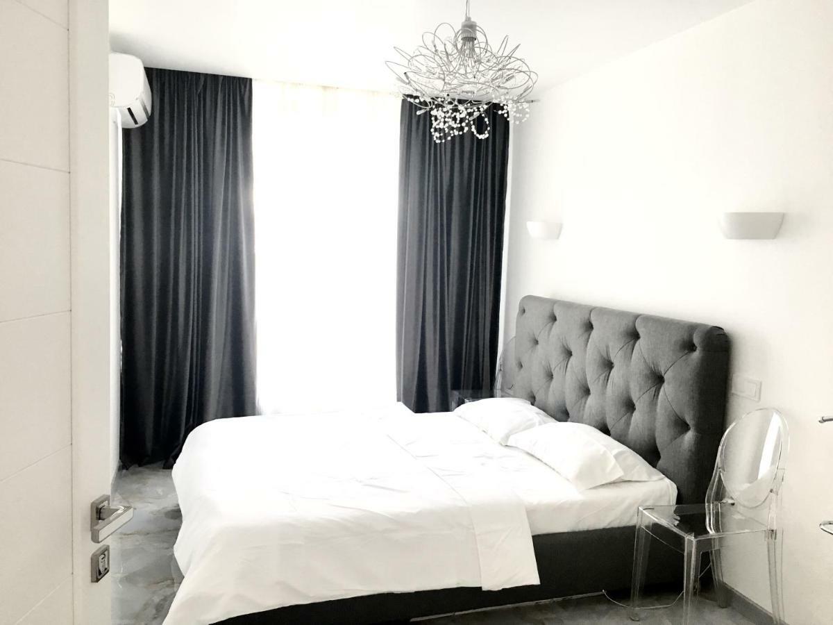 4-Room Jacuzzi Apartment Lviv Exteriör bild