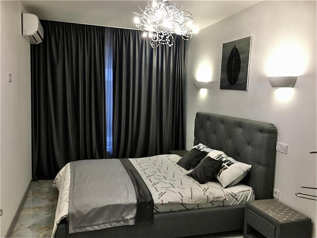 4-Room Jacuzzi Apartment Lviv Exteriör bild
